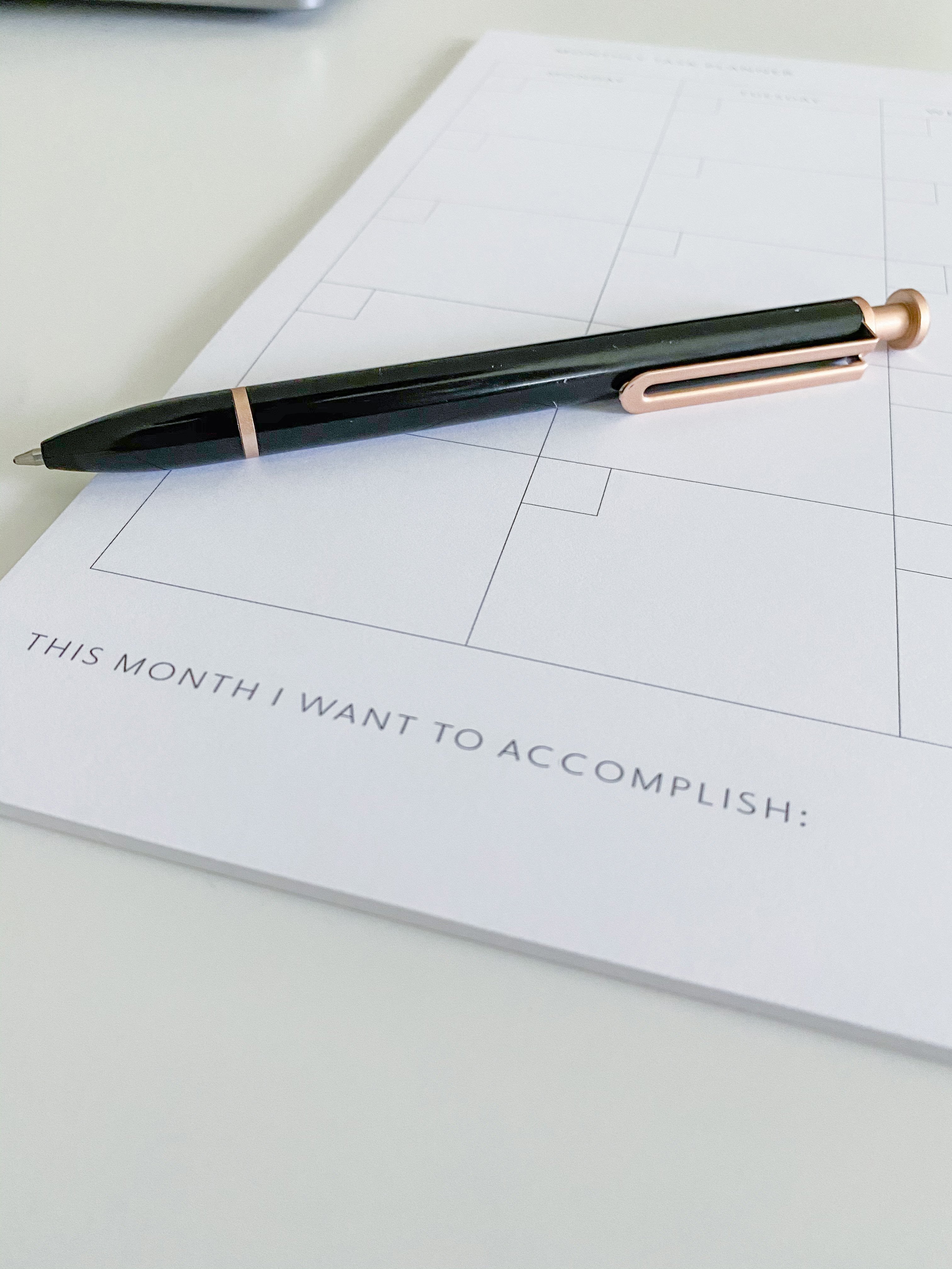 Close up on monthly calendar, "I want to accomplish text" 